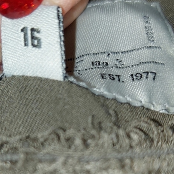 Garcia Jeans Top with Movie Camera Beaded & Sequin Decal 🚨 Sizing 🚨 - Picture 3 of 9